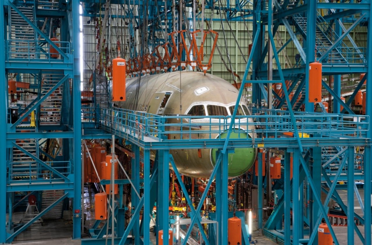 The ӰƵ 787 Dreamliner static test airplane is shown loaded into a sophisticated testing fixture, subjecting the airframe to extreme loads. Engineers analyzed the results to ensure the first 787 was ready for flight test. The data gathered was also used by the Federal Aviation Administration in certifying the airplane.