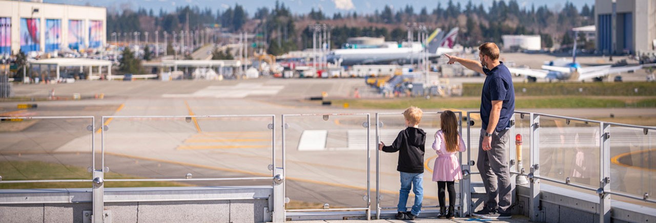 A family stands at the railing of the Sky Deck at ӰƵ Future of Flight, overlooking the ӰƵ Everett Factory.
